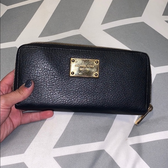 Michael Kors long wallet (black) - Picture 1 of 2